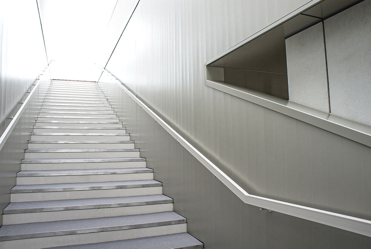京都市京セラ美術館の階段